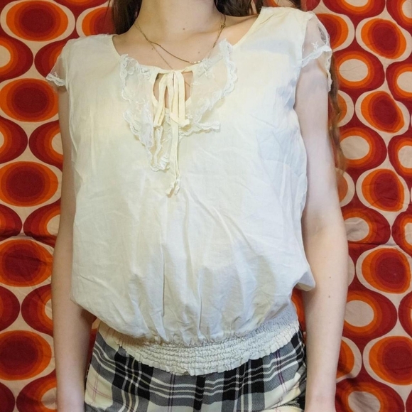 OFF WHITE LACE DETAILED CAP SHORT SLEEVE Y2k BLOUSE - Picture 2 of 4